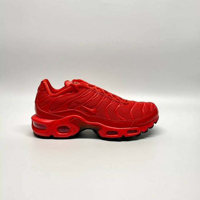 light crimson air max plus