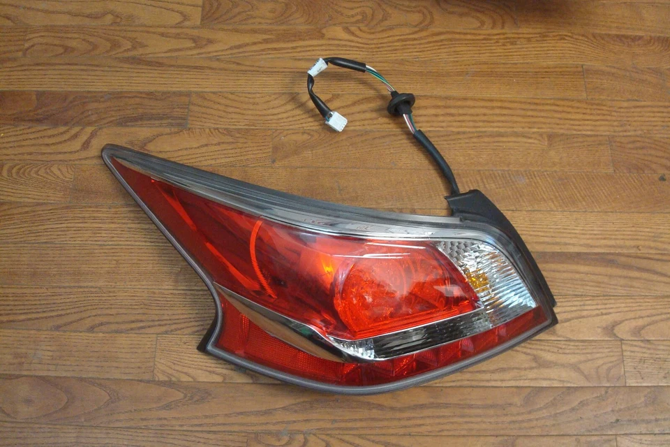 Nissan Altima 2013 2014 2015 4 puertas OEM conductor lado izquierdo conjunto de lámpara de luz trasera Foto 4 de 4