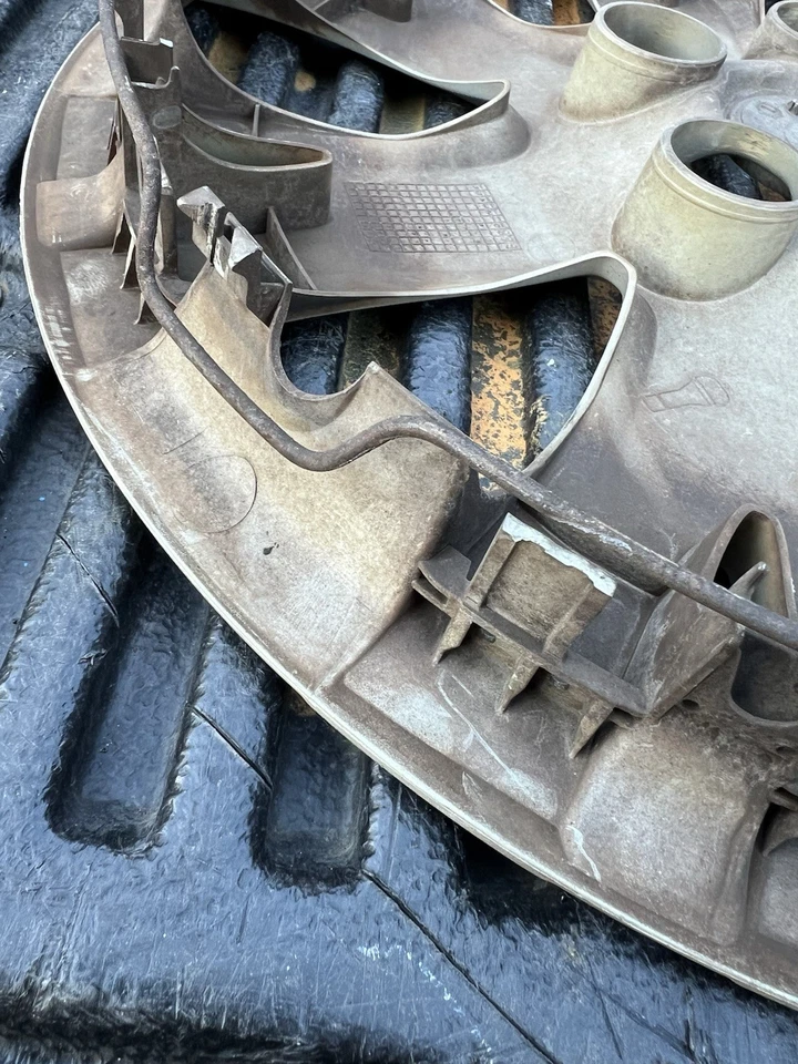 broken clips 09 10 11 12 13 MAZDA 6 16” wheel cover hub cap 56554 - Image 2 of 4