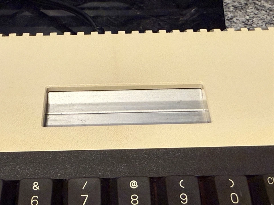 Atari 800xl Computer - unbenutzter Zustand. Komplett getestet und funktionsfähig. UK/PAL - Bild 3 von 4