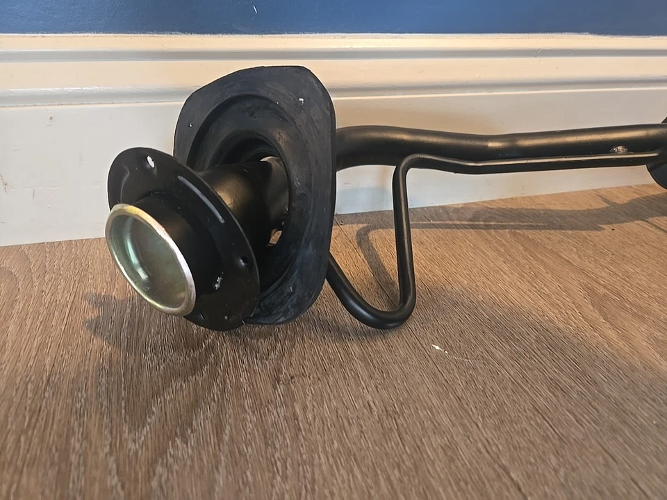 Cuello de llenado de combustible 577-140 para Ford Crown Victoria 5W7Z9034BA 6W7Z9034AA Foto 4 de 4