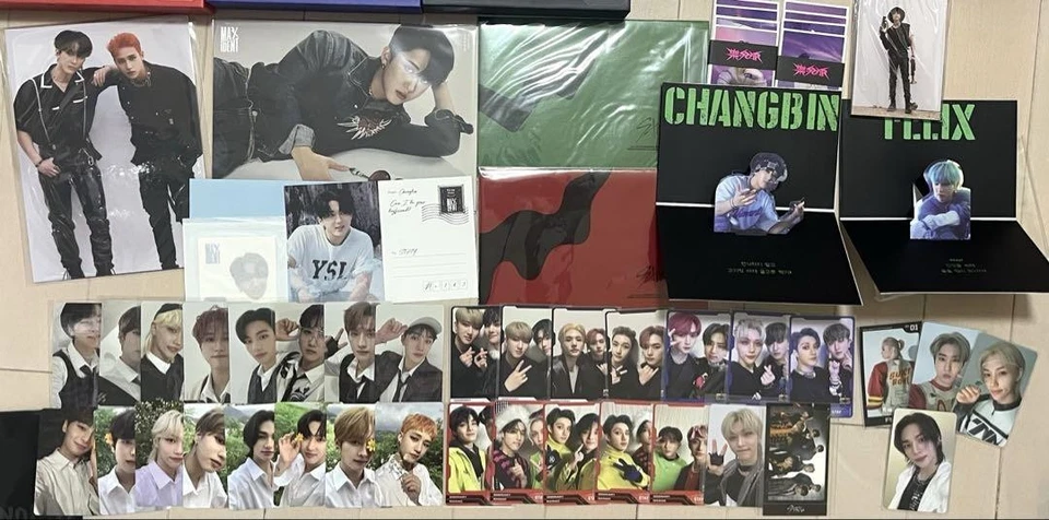 Stray Kids Album Bundle CDs K-Pop SKZ K-pop Usato con set di 32 cartoline... - Immagine 2 di 3