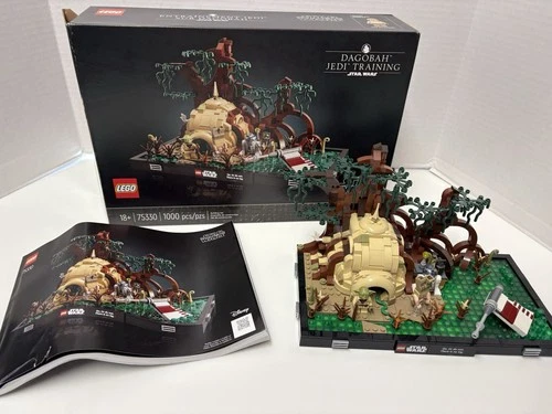 LEGO Star Wars: Dagobah Jedi Training Diorama (75330) 100% Complete with Box