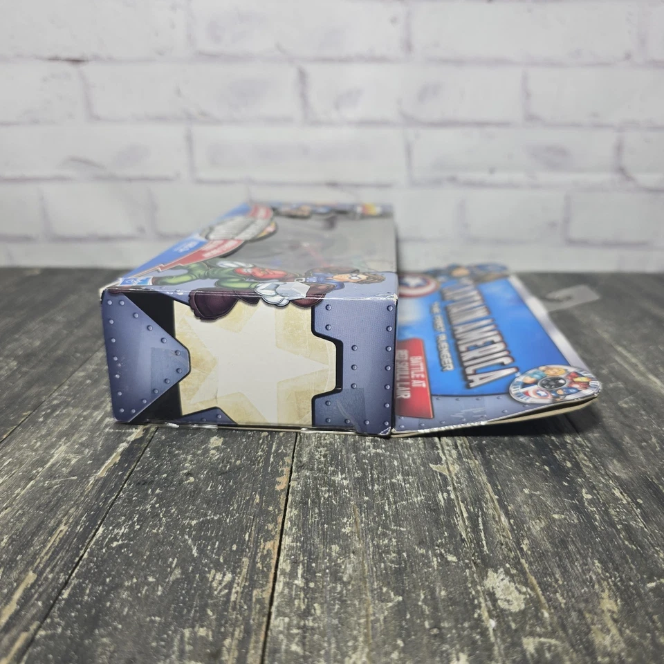 Marvel Super Hero Squad BATTLE AT RED SKULL LAIR 带 Bucky & Captain America 3-PK — 第 3/4 张图片