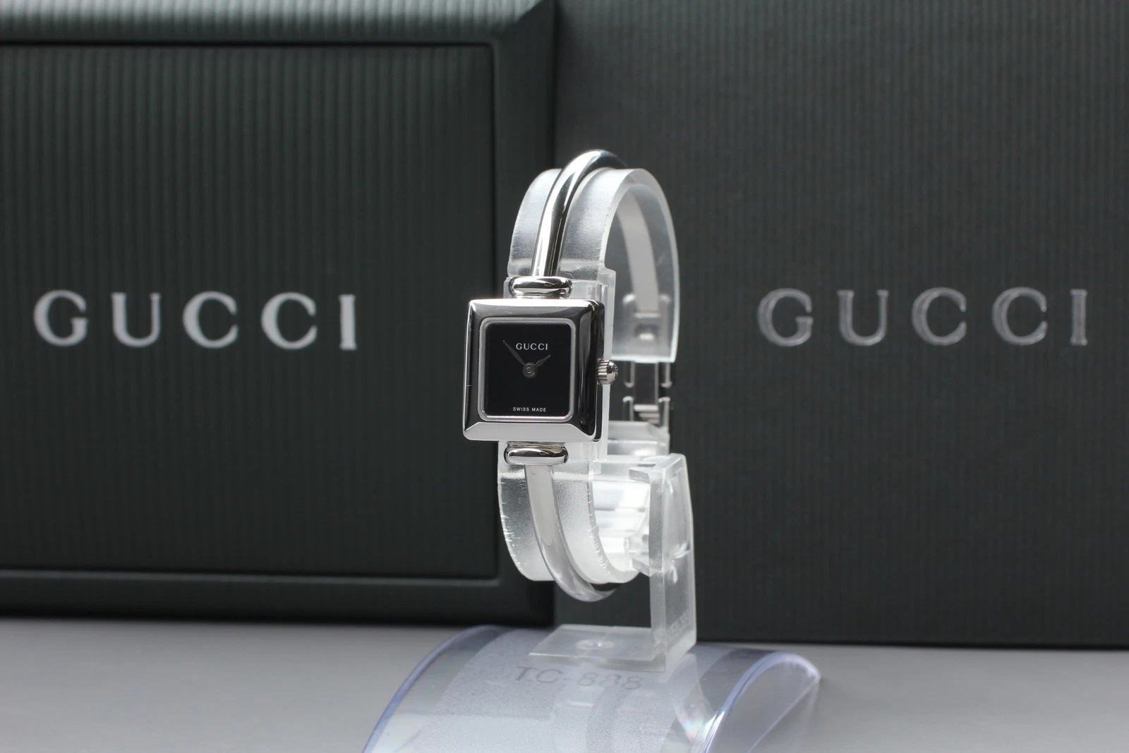 Montre à quartz femme vintage [NEUF] GUCCI 1900L cadran noir carré du JAPON
