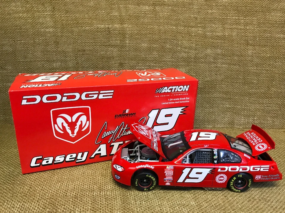 Acción 2001 NASCAR #19 Original Dodge Boys Casey Atwood 2001 Intrepid R/T Rookie Foto 2 de 4