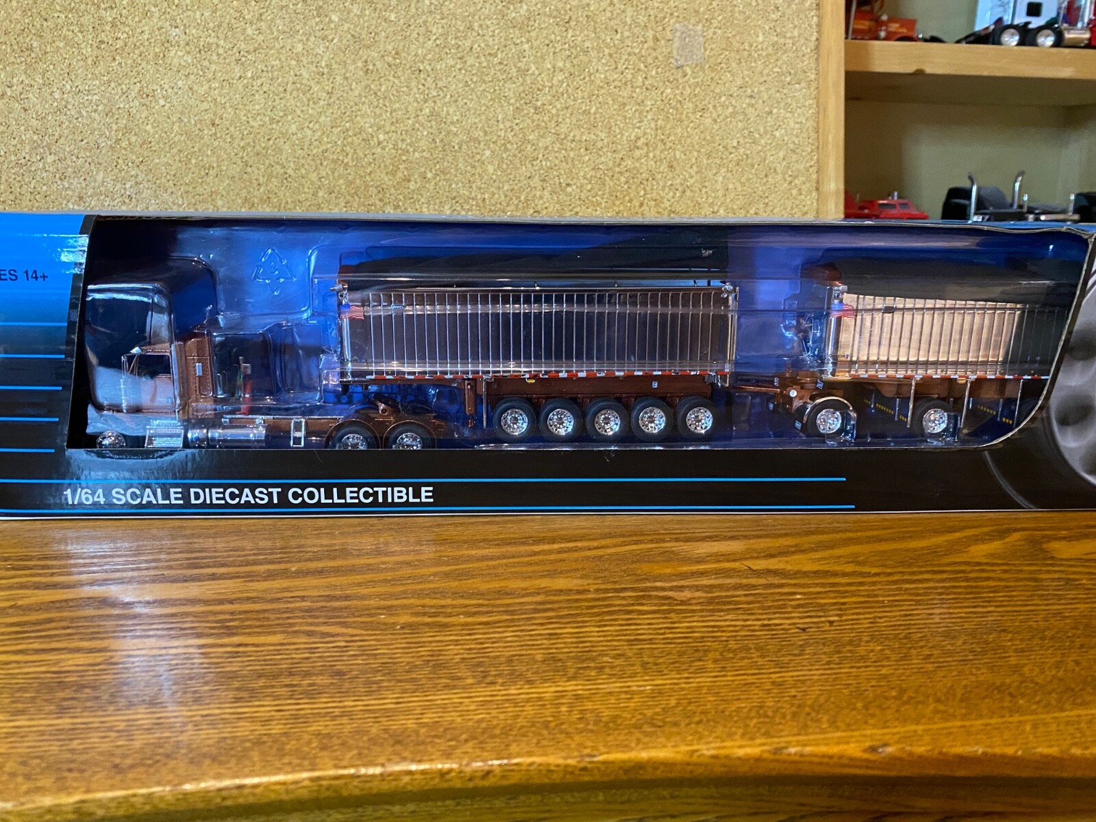 1/64 Kenworth T800 with East Michigan Series End Dump Trailers 60-1570 Diecast Model