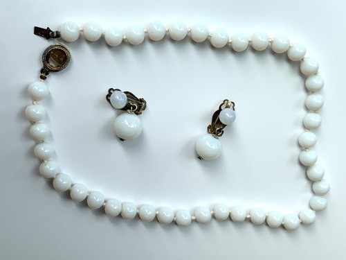 Genuine Japanese Milk Glass Jewelry Vtg Clip Earrings 1”Necklace 16”Broken Clasp - Picture 4 of 12