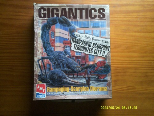 VINTAGE 1996 AMT ERTL GIGANTICS RAMPAGING SCORPION DIORAMA MODEL KIT | eBay