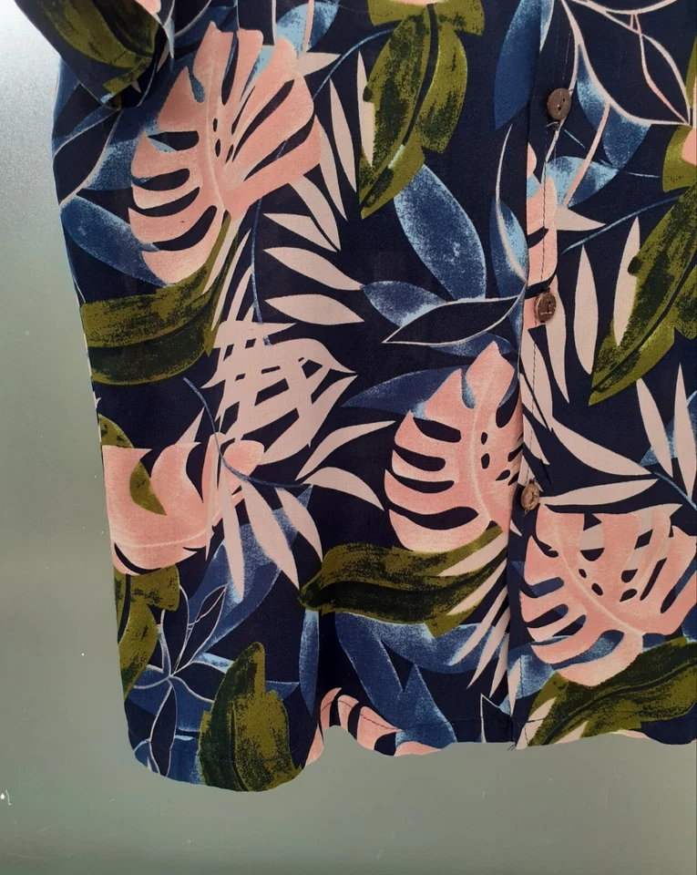 Camisa havaiana. Camisa masculina de férias/festival, tamanho nativo M. Aparência de folhas de palmeira. - Imagem 4 de 4