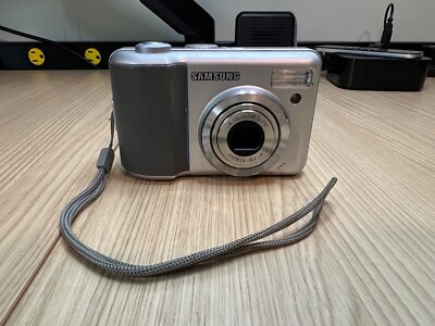 Samsung Digimax S800 Digital Camera 8.1 Megapixel Silver With Strap Read