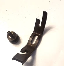 Wheeler & Wilson W9 Sewing Machine straight stitch foot (Location R32P s6)