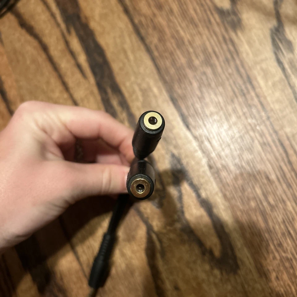 RadioShack ￼ Cable Stereo Y Adapter. Male To (2) Female 6 inch B1 - Image 2 of 3