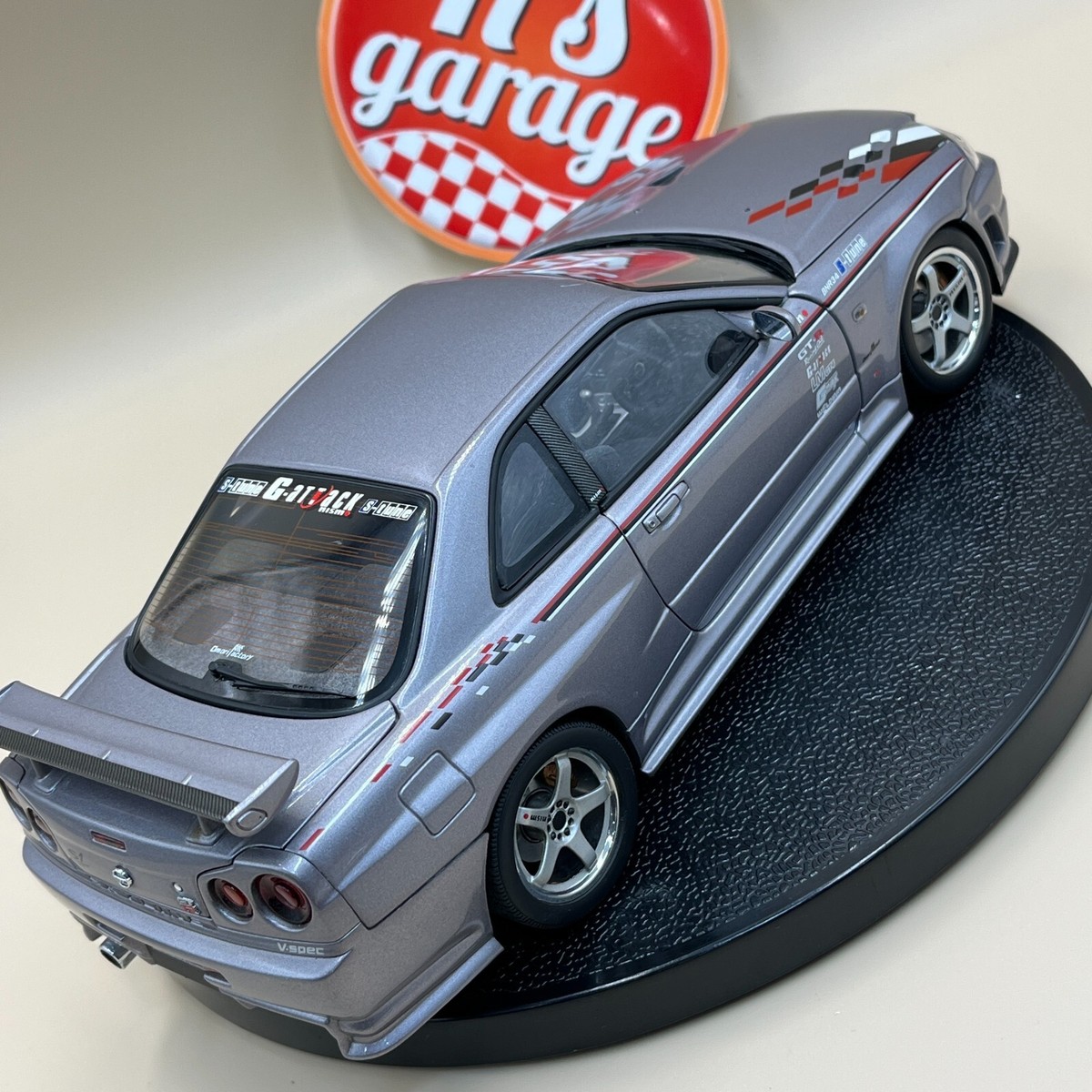 NISSAN GTR 1/18サイズ 1/18 Motorhelix Nissan Skyline GT-R GTR (R34) Z-Tune