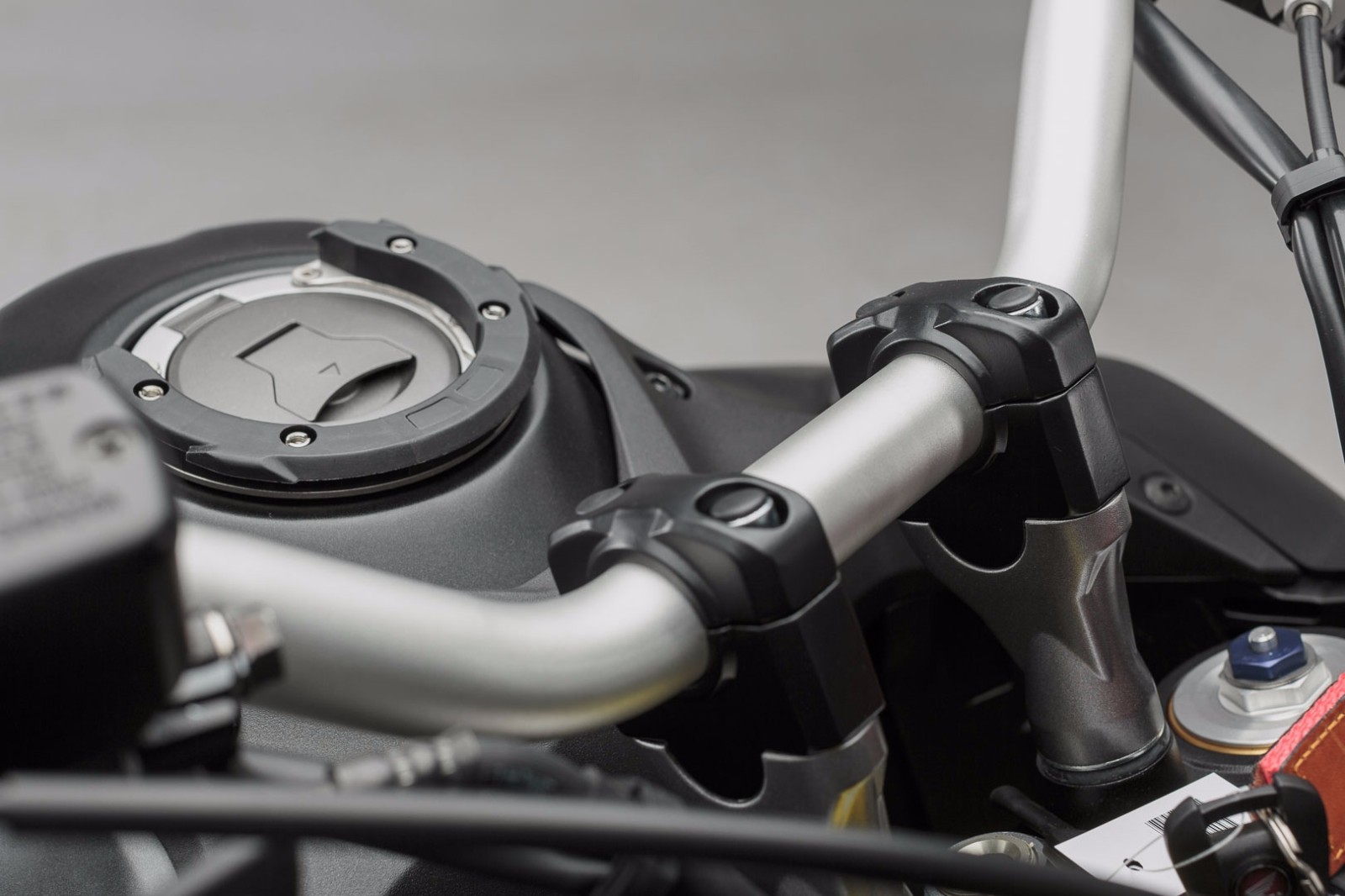 Réhausseur de guidon Sw-Motech h=20mm moto BMW F650 CS Scarver 2002 2003 noir
