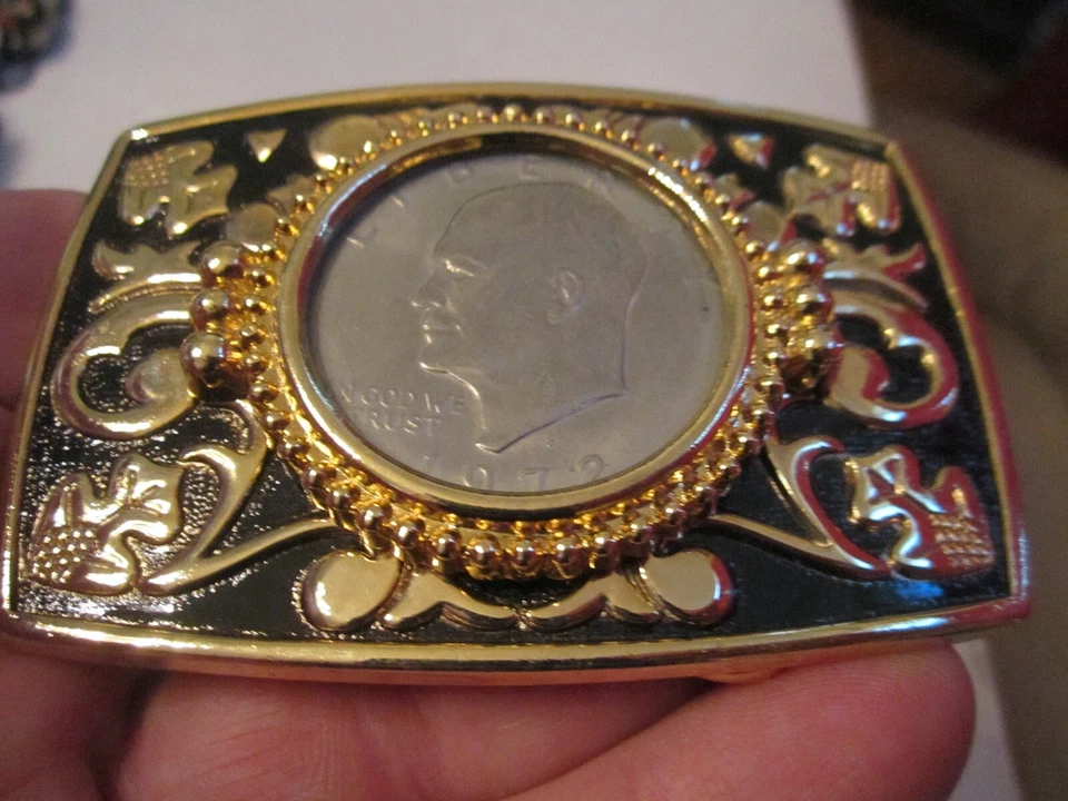 1972 SILVER DOLLAR  BELT BUCKLE - GOLD TONE ACCENT - GW-15 - Image 2 of 3