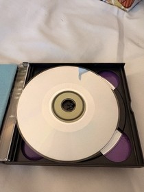 Shenmue (Dreamcast, 2000) complete with case, manuals, and discs