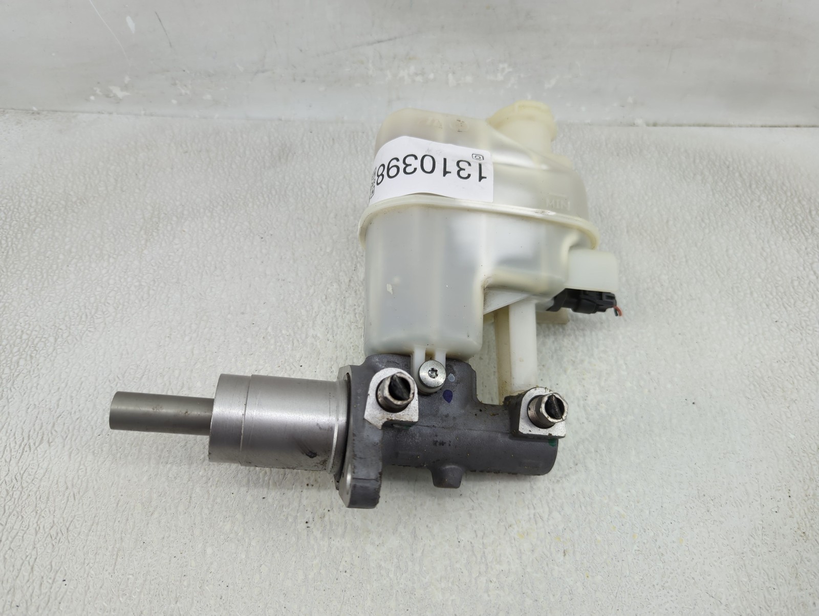 2008-2012 Chevrolet Malibu Brake Master Cylinder KL5ZQ