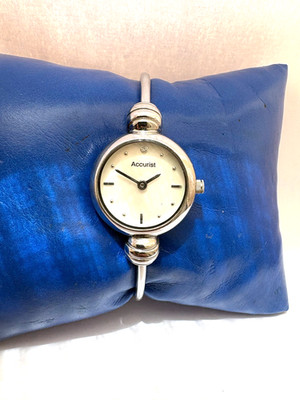 Accurist Damen Vintage Quarz Armbanduhr Armspange LB1700X