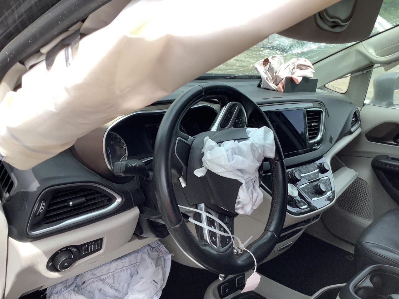 PACIFICA  2017 Glove Box 4666587 thumbnail 21