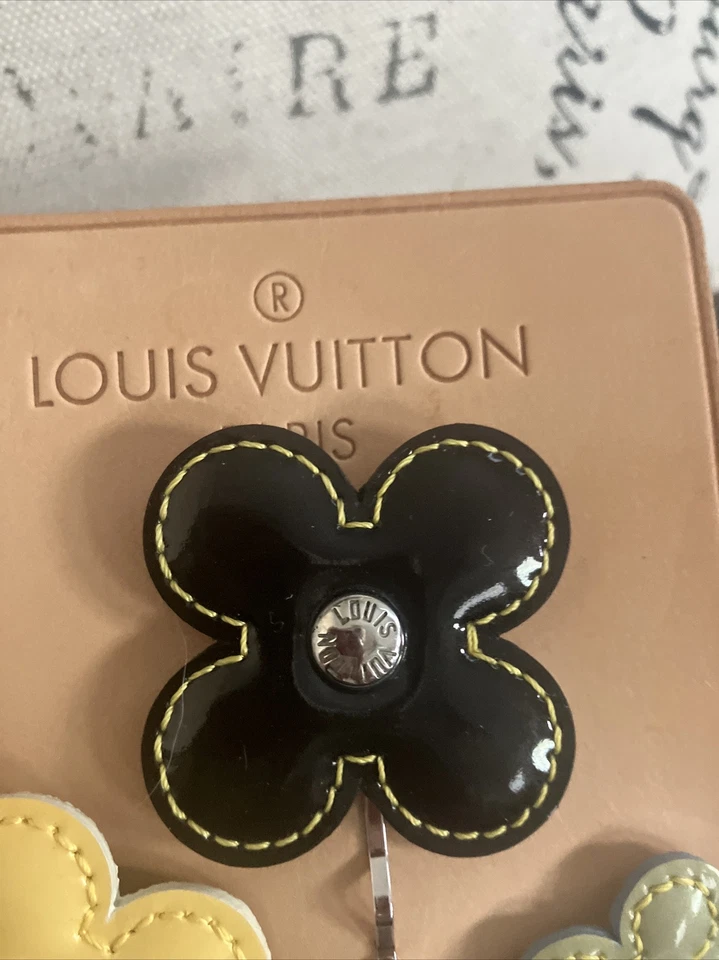 Auténtico juego de alfileres de pelo Louis Vuitton Vernis Valletta flor flor REGALABLES ❤️❤️ Foto 3 de 4