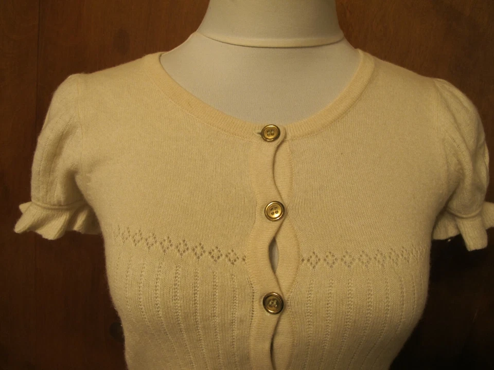 Suéter feminino Juicy Couture top marfim tamanho médio serve pequeno usado  - Imagem 4 de 4