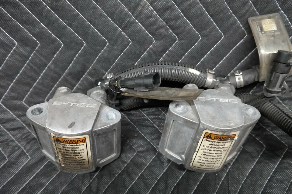 2015 14 15 16 17 Ski-Doo Renegade summit X 800R E-Tec Fuel Injectors XM - Image 3 of 4