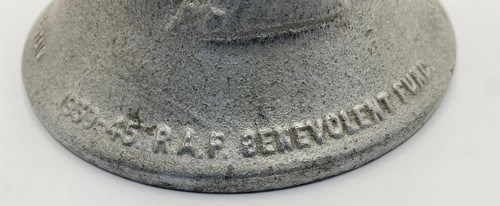 WW2 Siegesglocke Made in England mit abgeschossenem Luftwaffe Flugzeug Metall - Bild 4 von 7