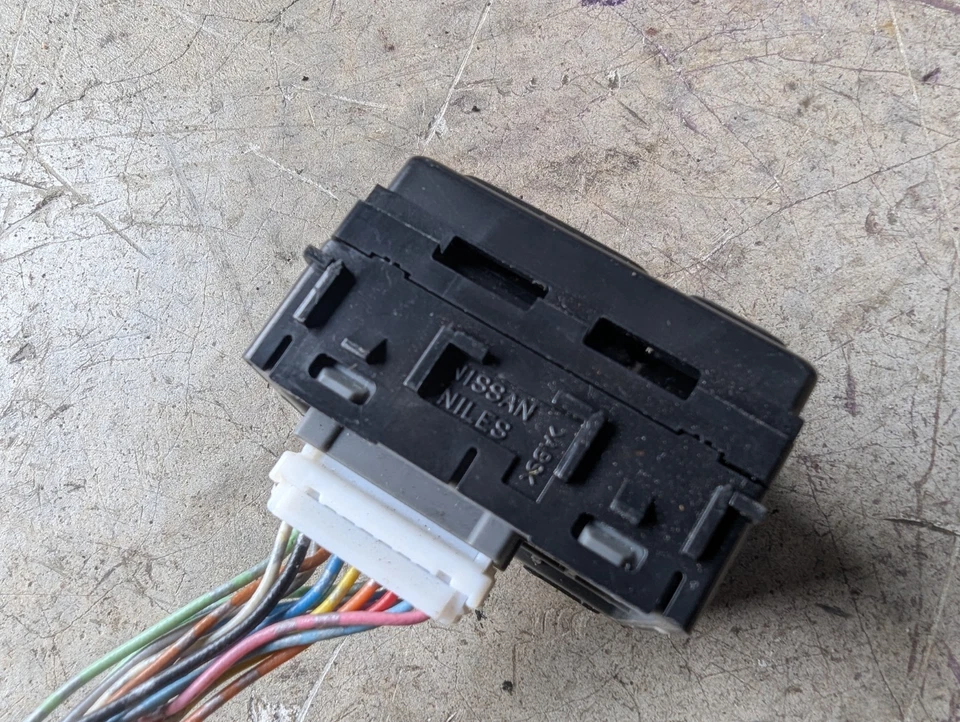 Nissan Side Mirror Switch TIIDA C11 NOTE E11 CUBE Z11 MARCH K12 VERSA C11 - Image 3 of 3