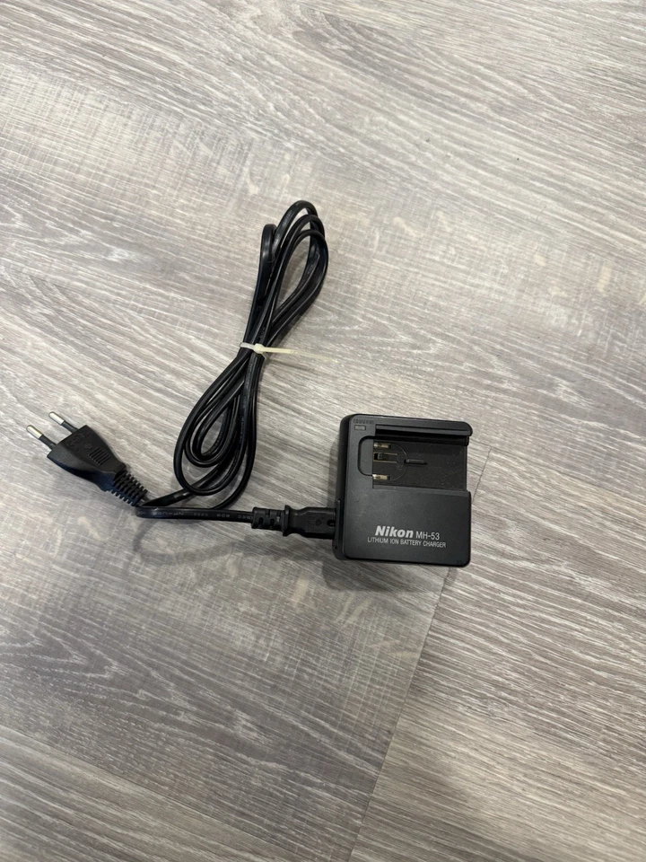 Silber Nikon Coolpix 885 Kompakt Digitalkamera - Bild 2 von 2