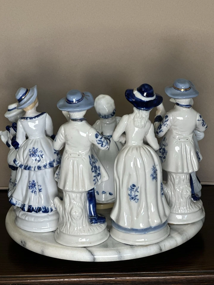 Juego de estatuillas vintage de porcelana azul y blanco con centro de mesa musical para niña Foto 3 de 4