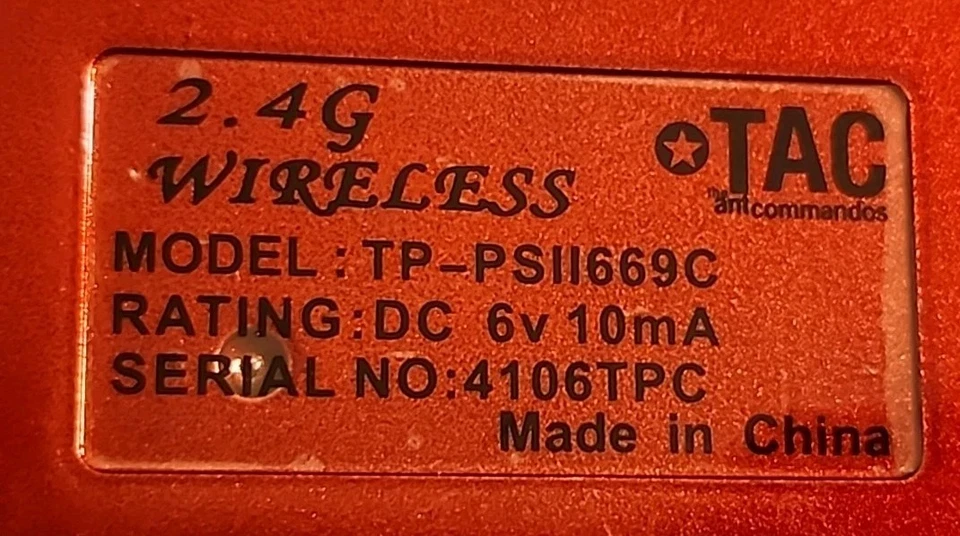 PS2 TAC Red  Flying V Wireles Guitar Controller TPPSII669C No Dongle or Strap - Image 3 of 4