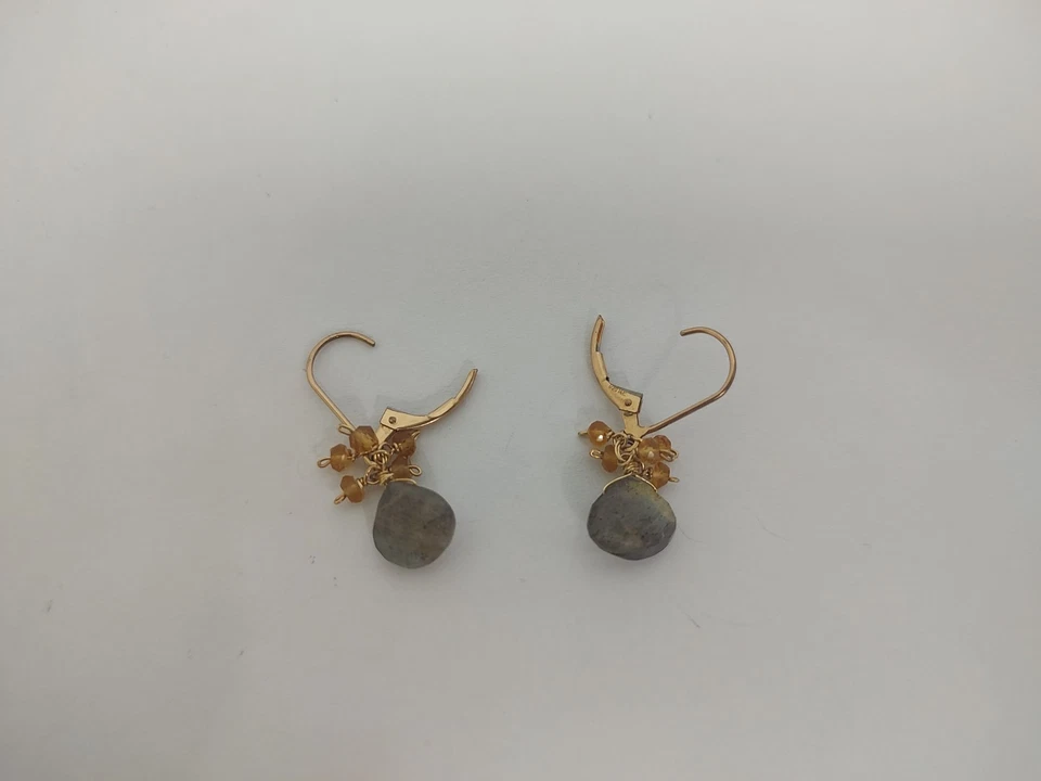Pendientes de labradorita de oro de 14 quilates con cierre de palanca Foto 4 de 4