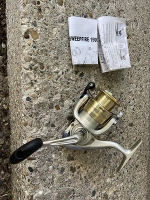 NEVER USED DAIWA SWEEPFIRE 2500B SPINNING REEL W/SCHEMATIC