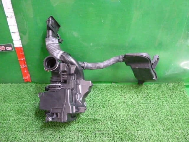 HONDA Fit 2017 DAA-GP6 Air Cleaner Assembly 172015P6008 [Used] [PA109739782] - Image 2 of 4