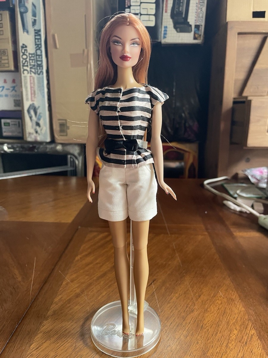 2002 Integrity Toys Fashion Royalty Veronique Spring Close-Up Wu