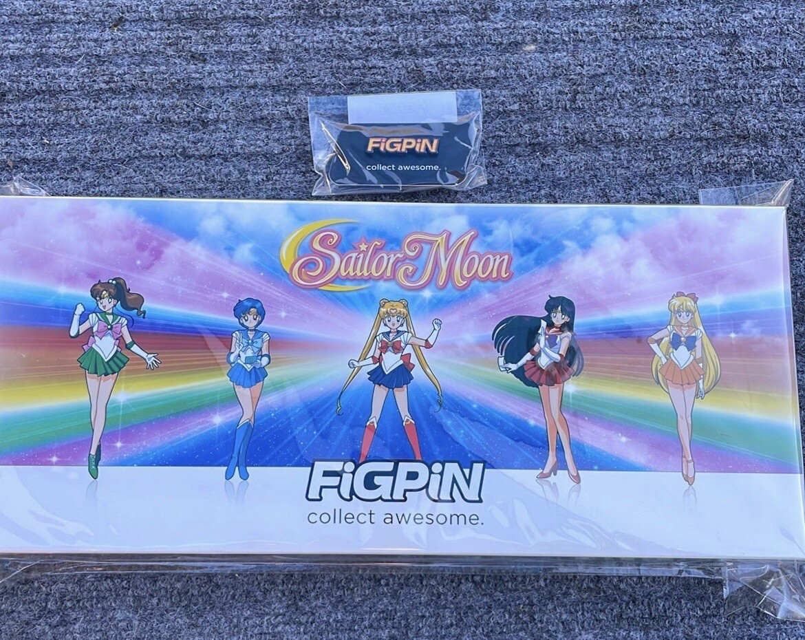 Figpin Sailor Moon Deluxe Box Set Gold LE