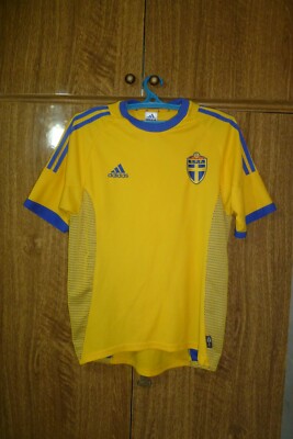 Maillots de foot vintage / rétro - The Football Market - Maillot Suède vintage extérieur 2002-2003