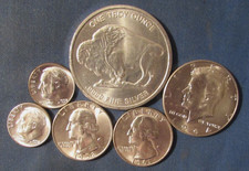 LOT 5 US SILVER COINS & 1 OZ 9999 SILVER BUFFALO ROUND 1964 D HALF $ 2 QUARTERS