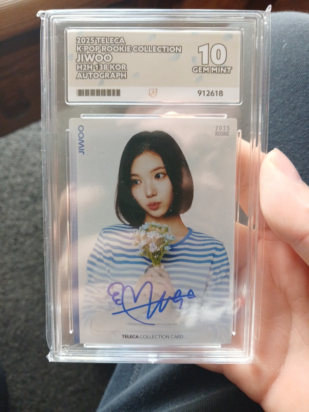 TELECA COLLECTION 2025 K-POP ROOKIE Hearts2Hearts JIWOO SIGNED AUTO Ace 10