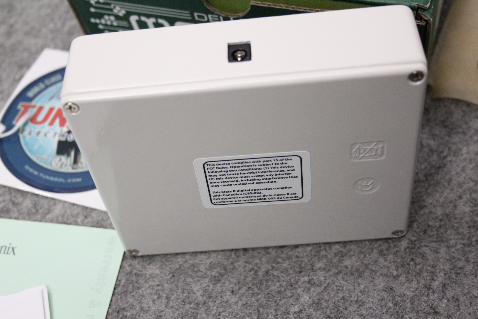 MINT IN BOX Electro Harmonix Deluxe Memory Man 550-TT Analog Delay Echo Pedal