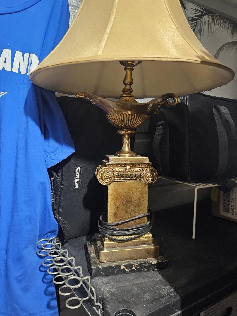 vintage fredrick cooper brass aladdin style lamp with shade