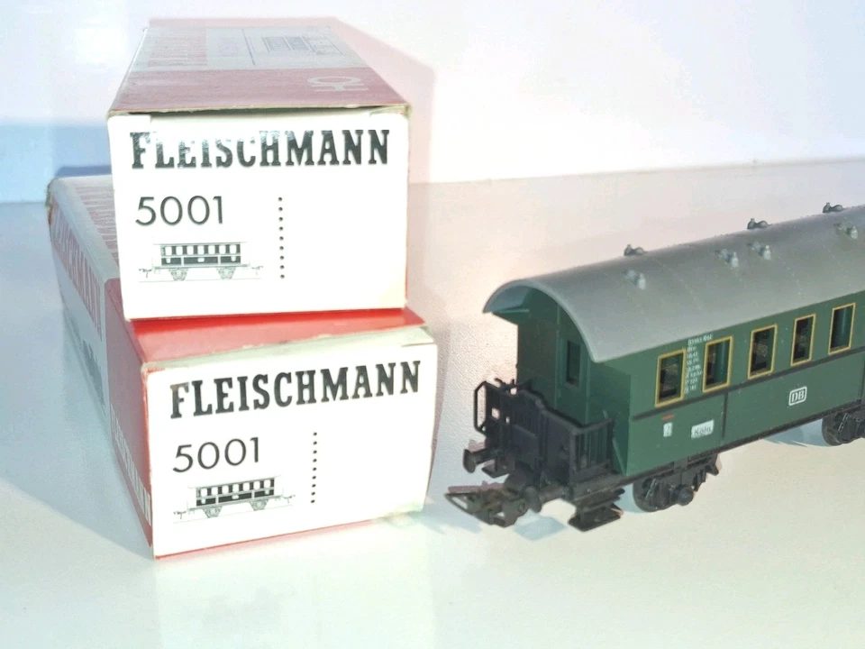 2 x Fleischmann #5001 DB Short Passenger wagon. Good Overall cond.HO Scale.Boxed - Image 2 of 4