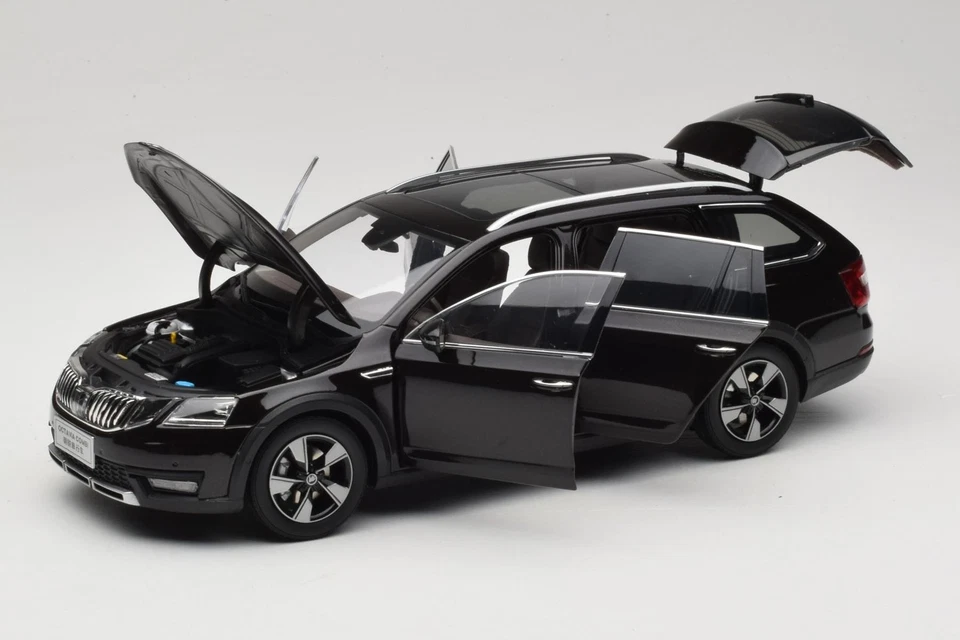 ZMR000005BRA Skoda Octavia Combi Brown Paudi Model 1:18 - Imagen 2 de 4