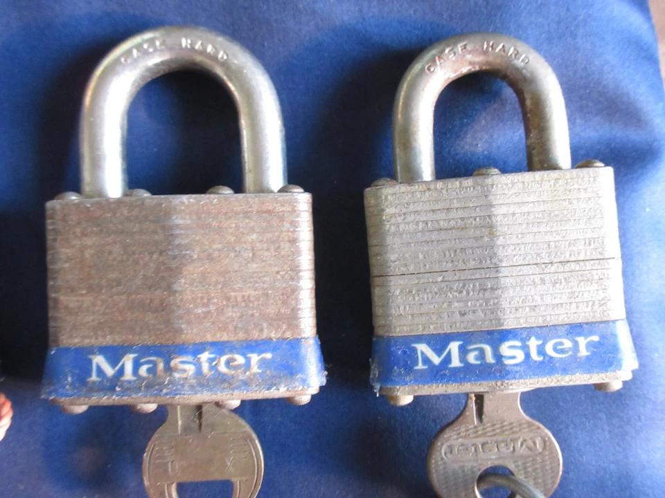 Lot of 4 Master Lock  Padlock Three #1"s and One #3 Short Shackle w/ Keys - Image 3 of 4