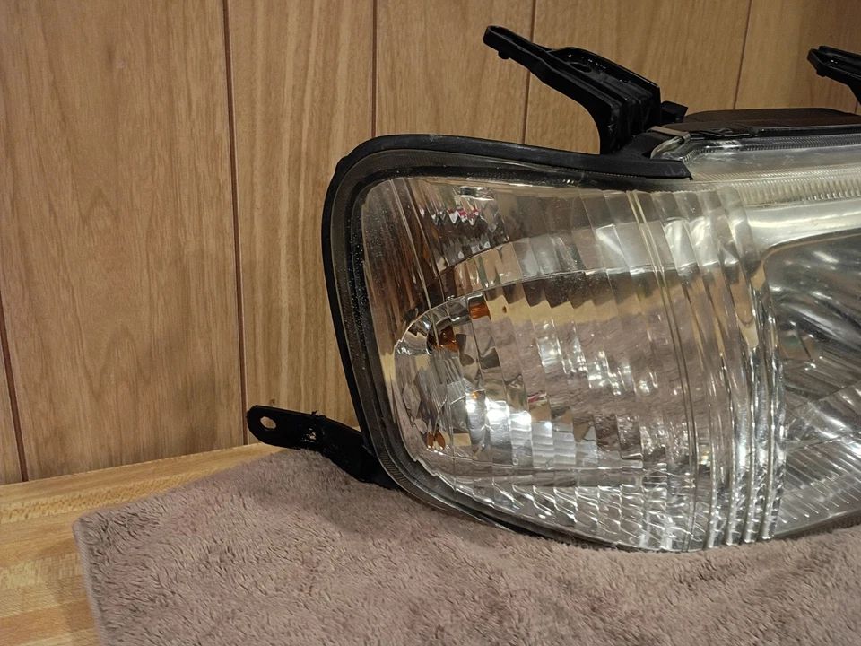 2005-2007 Mercury Mariner Headlight Assembly right passenger side genuine nice - Image 2 of 4