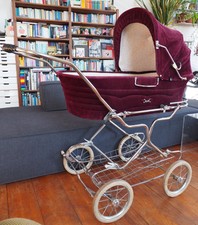 Kinderwagen in dunkelrotem Samtcord +++ Über...