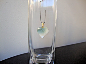 Authentic VTG 1970s HANDCRAFTED NATURAL SEASHELL HEART YELLOW GOLD PLATED PENDANT