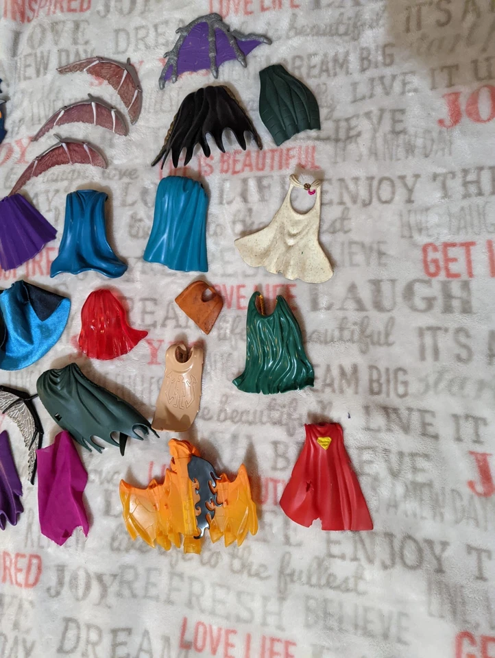 80s 90s 00s Vintage to Modern (?) Lot of 29 Action Figure Capes - Image 2 of 4