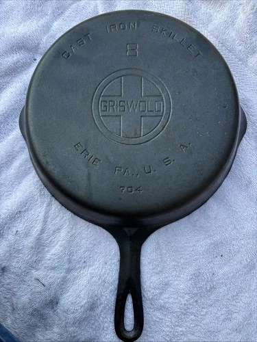 GRISWOLD No. 8 Large Block Logo Cast Iron Skillet 704 Sits Flat